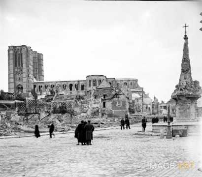 Cathédrale Notre-Dame en ruines (Noyon)